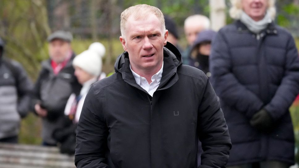 Пол Скоулс е напуснал работата си, за да се грижи за болния си син Пол Скоулс е напуснал работата си, за да се грижи за болния си син