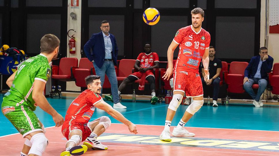 Денис Карягин е реализатор №1 и нападател №1 във 2-ия кръг на А2 Денис Карягин е реализатор №1 и нападател №1 във 2-ия кръг на А2