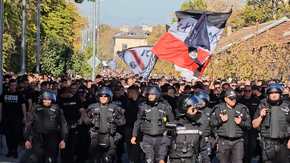 Феновете на Локо (Пд) се насочиха към "Лаута" Феновете на Локо (Пд) се насочиха към "Лаута"