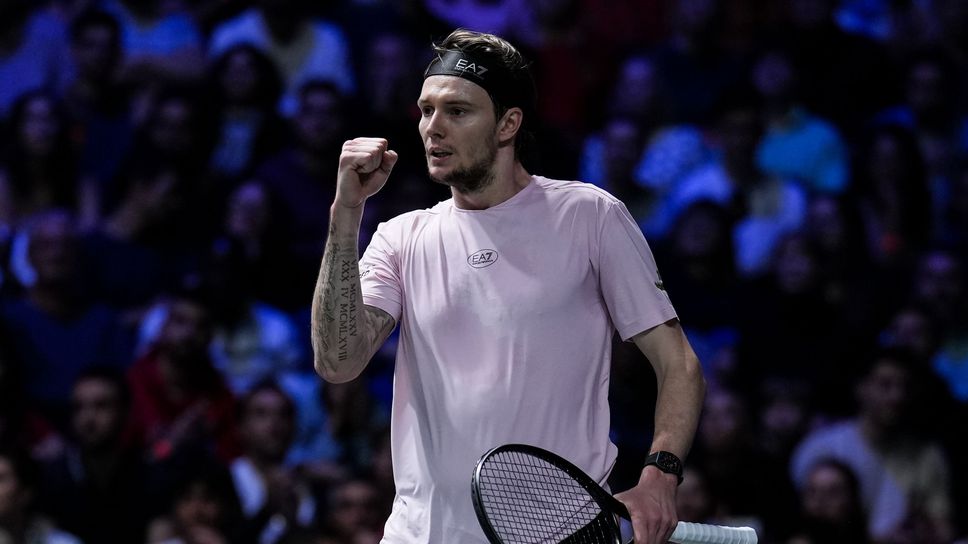 Бублик и Оже-Алиасим са първите двама полуфиналисти в Париж Бублик и Оже-Алиасим са първите двама полуфиналисти в Париж