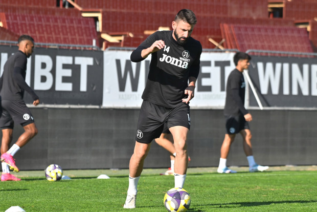 Димитър Илиев: Два пъти в годината Пловдив спира да диша и всички са вперили поглед в дербито Димитър Илиев: Два пъти в годината Пловдив спира да диша и всички са вперили поглед в дербито