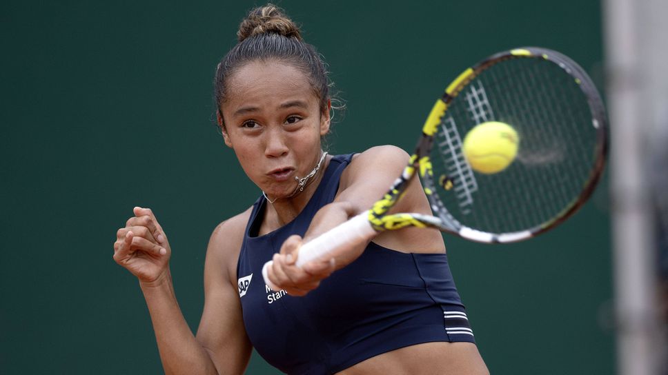 Фернандес достигна до 1/2-финалите в Хонконг, контузия спря Бенчич Фернандес достигна до 1/2-финалите в Хонконг, контузия спря Бенчич