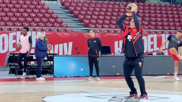 Итудис демонстрира точен мерник в "Арена София" Итудис демонстрира точен мерник в "Арена София"