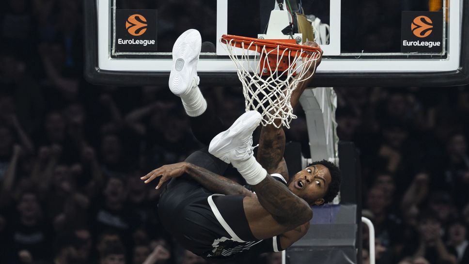 Феновете и една от големите звезди на Партизан събраха погледите на фотографите в Белград Феновете и една от големите звезди на Партизан събраха погледите на фотографите в Белград