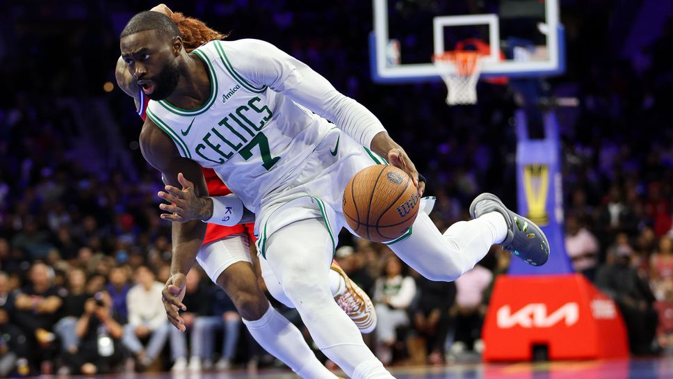 Джейлън Браун наниза 32 точки и изведе Бостън до победата във Филаделфия Джейлън Браун наниза 32 точки и изведе Бостън до победата във Филаделфия