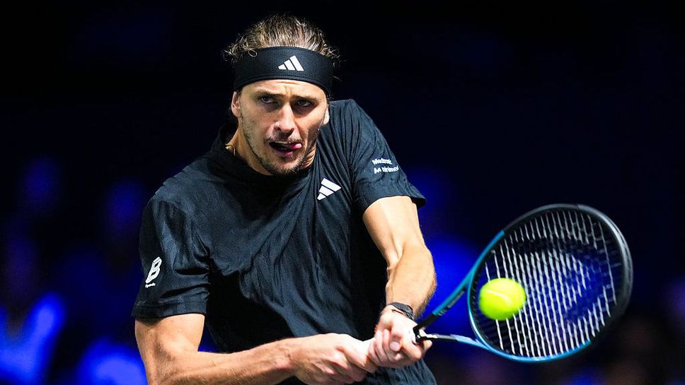 Александър Зверев крачи уверено към титлата в Париж Александър Зверев крачи уверено към титлата в Париж