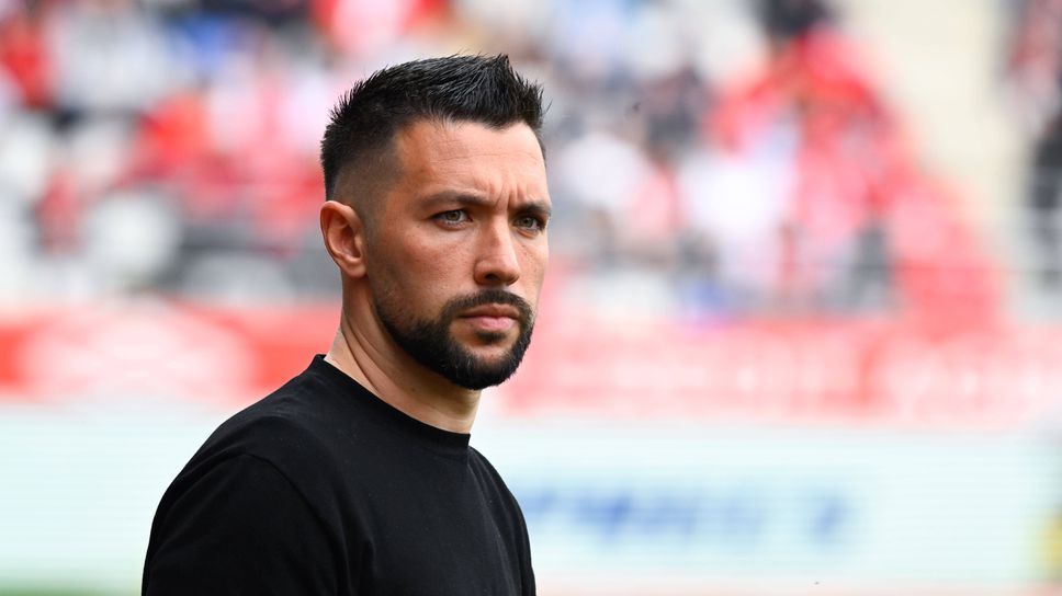 Четвърт век по-късно Аякс отново ще бъде воден от чуждестранен треньор