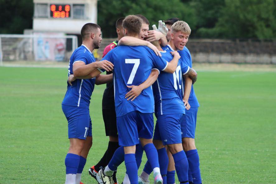 Левски (Карлово) изпусна Нефтохимик като гост