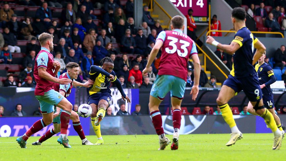 Борнемут спря негативната серия