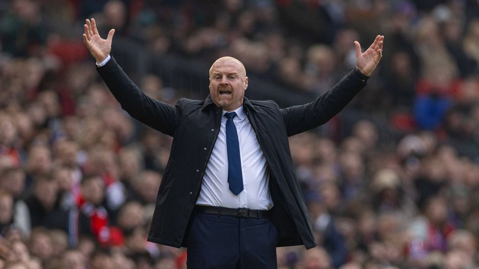 Шон Дайч ударил играч на Евертън по време на лагер