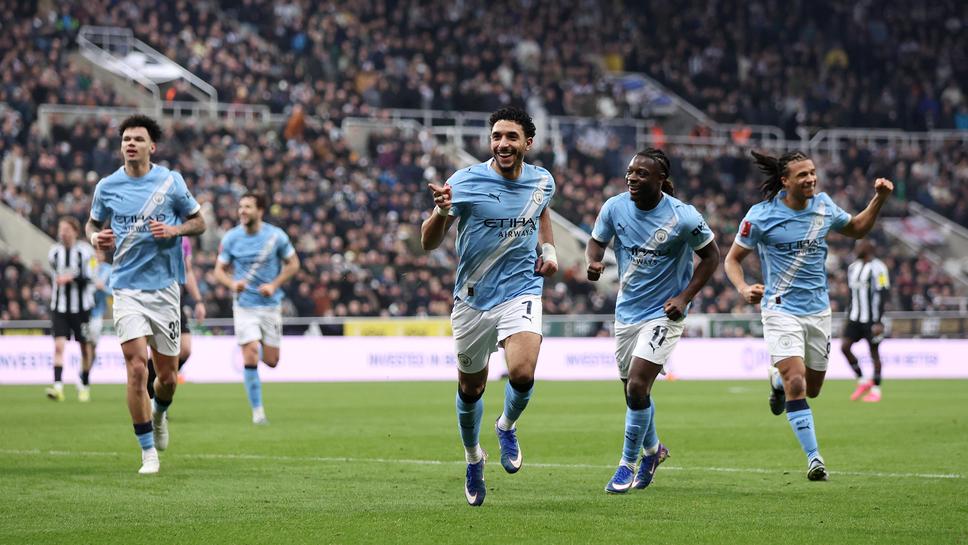 Сити посреща Палас в опит да притисне Арсенал
