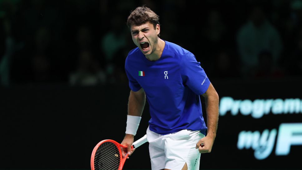 Коболи спаси 7 мачбола и изпрати Италия на трети пореден финал за Купа „Дейвис“