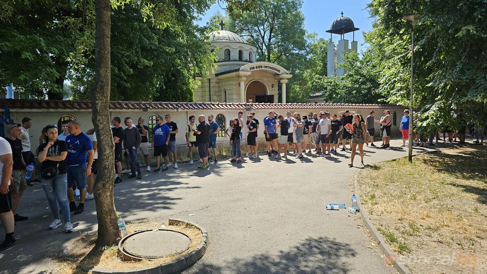 Левскарите се редят на опашка за билети за мача с Кайрат