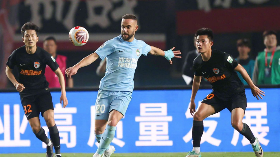 Пропусната дузпа лиши тима на Ясен Петров от точка като гост