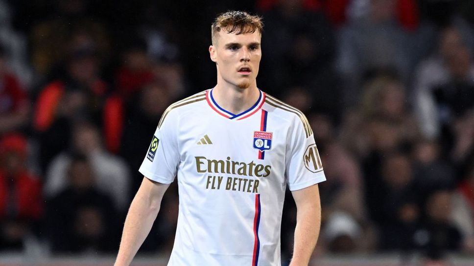 Ювентус набеляза защитник на Лион