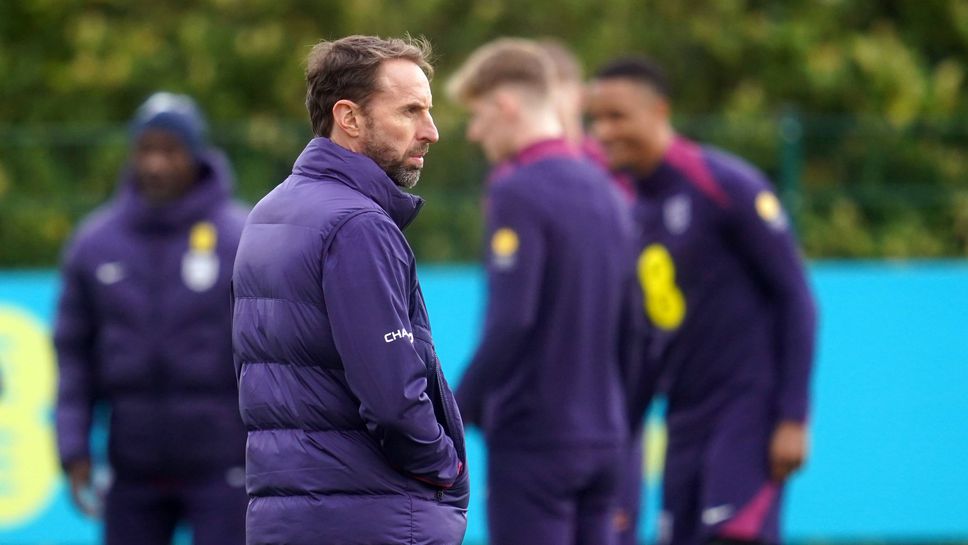 Манчестър Юнайтед кани не само Саутгейт, но и целия му екип, ако реши да се откаже от Тен Хаг