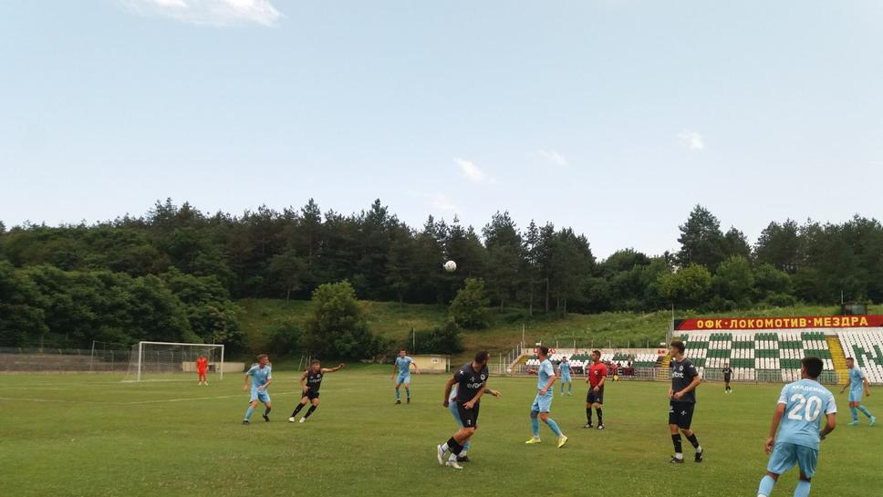 Локомотив (Мездра) удари Академик (Свищов) и зае мястото му на върха
