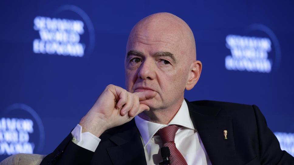 УЕФА ще поиска вот на недоверие на Инфантино