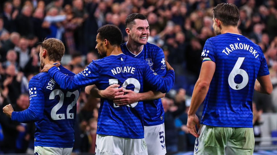 Евертън се върна към победите