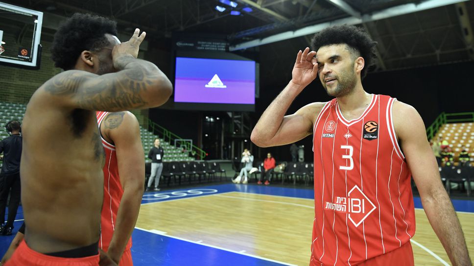 Две от звездите на Апоел приковаха погледите след мача с Дубай