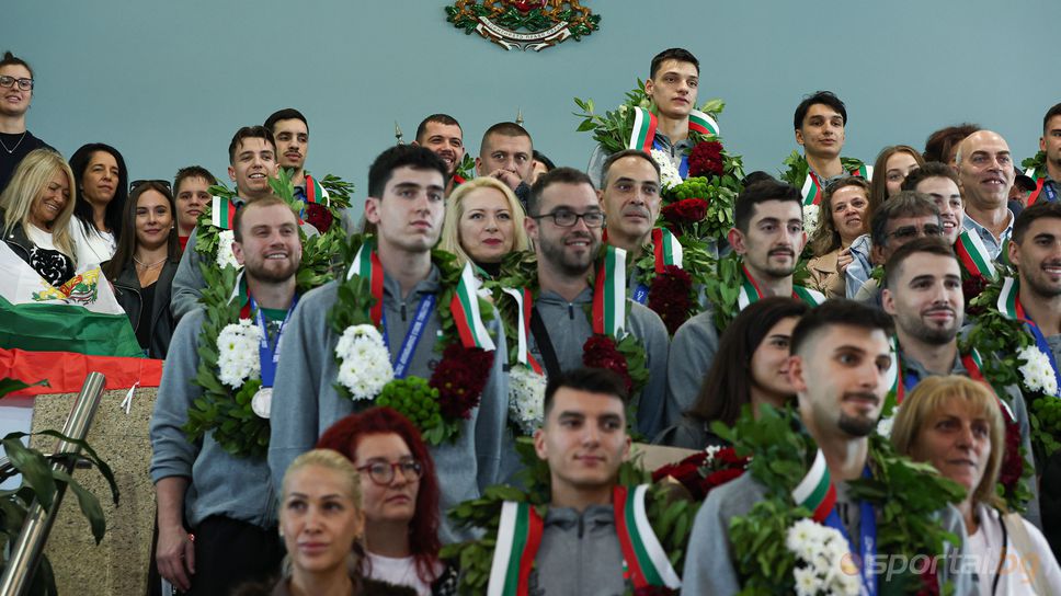 Героите от световното първенство по волейбол на визита в Парламента