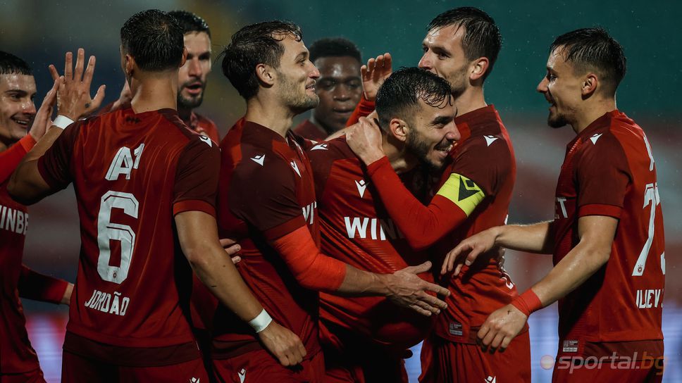Янев повтаря титулярния състав от последните два мача и срещу Левски?