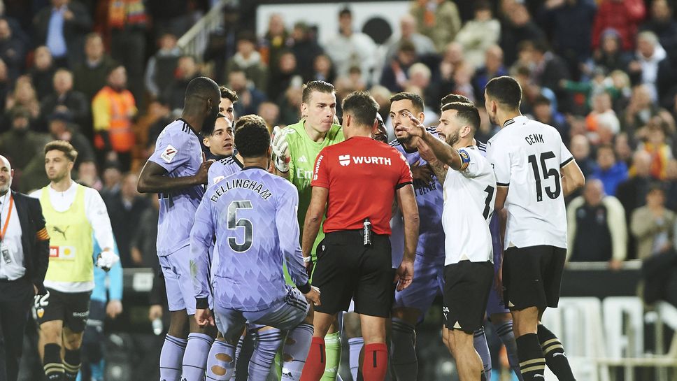 Наказаха съдията, който не зачете гола на Белингам срещу Валенсия, твърдят в Испания