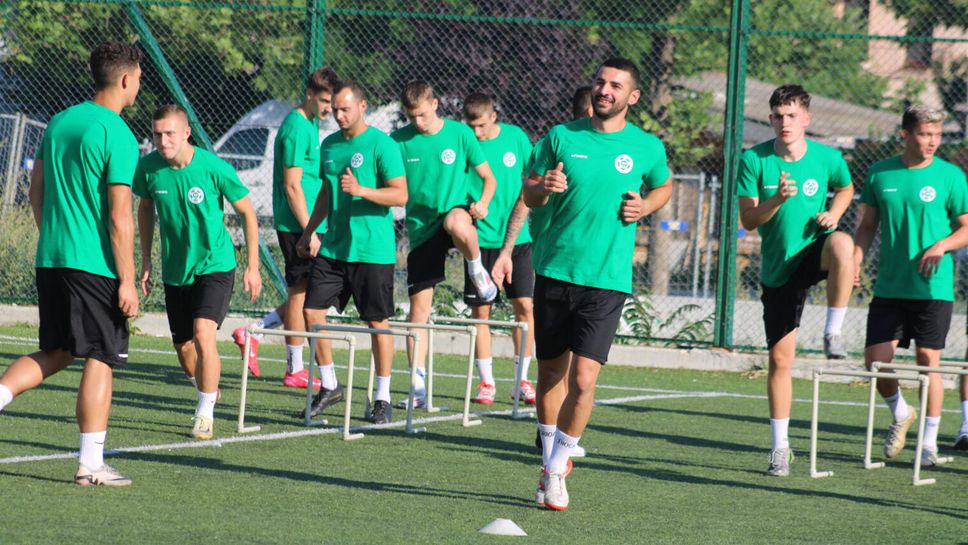 В 16:00 часа е сборът на Нефтохимик (програмата за контролите)