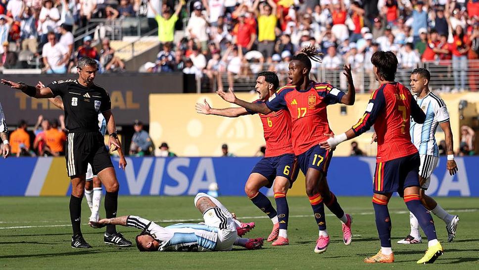 Правилно ли бе отменен голът на Нико Уилямс