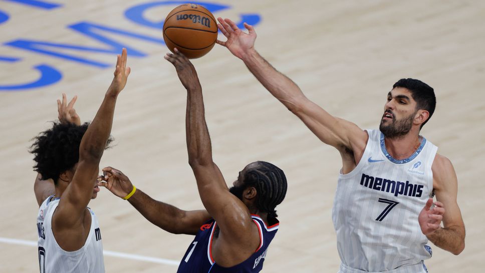 Баскетболист на Мемфис ляга под ножа