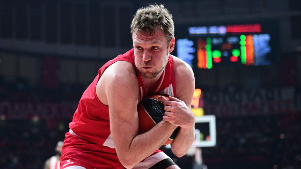 Везенков отново в игра за Олимпиакос, шампионите гостуват на опашкар