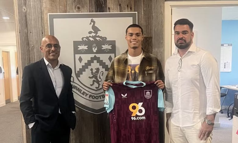 Синът на Роналдиньо приключи с Барса, премина в Англия