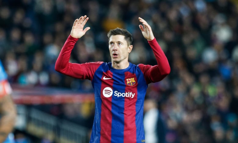 НА ЖИВО С КАРТИНА: Левандовски върна интригата в Реал - Барса