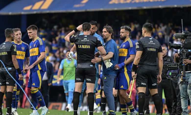 Луд екшън! Бивш национал на Аржентина се би с фенове след голямото дерби ВИДЕО