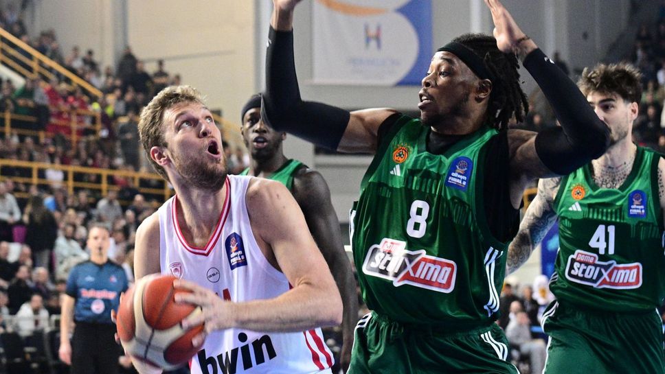 Олимпиакос преклони глава пред Панатинайкос на финала, Везенков се контузи