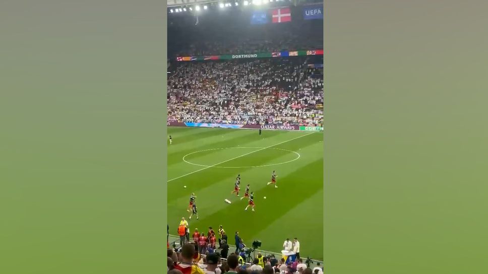 Датските фенове подкрепят гръмогласно любимците си