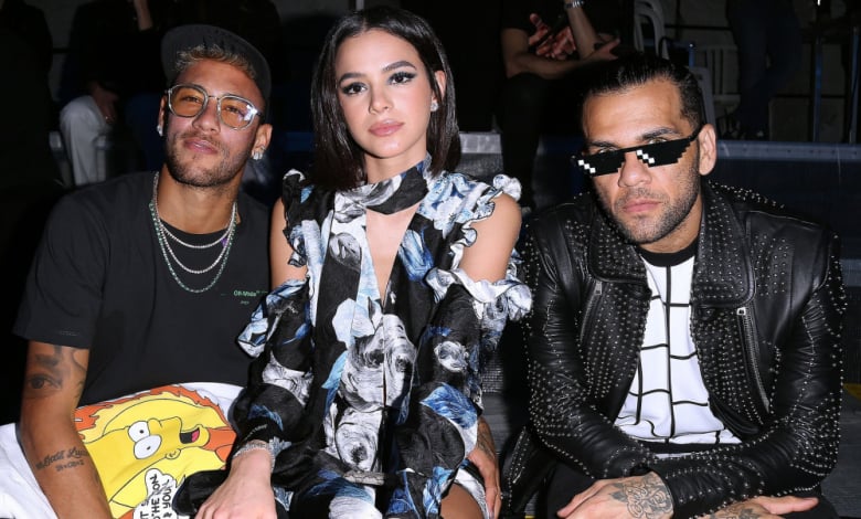 Дани Алвес се издължи на Неймар