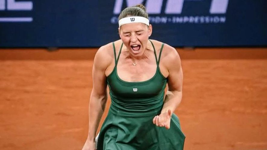 Водачката в схемата Марта Костюк се класира за полуфиналите в Руан