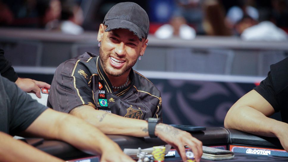 Неймар изненада приятно продавачи на фланелки на светофар в САЩ