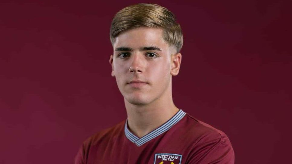 Български талант с първи трофей в Англия