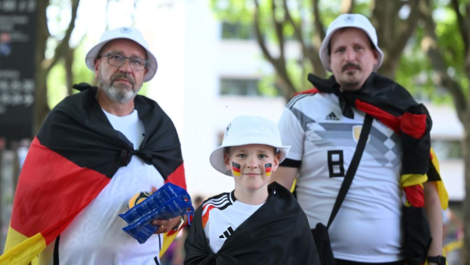 Феновете в Щутгарт са готови за битката между Германия и Унгария