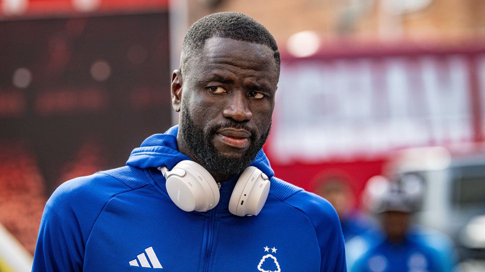 Нотингам се раздели с трима играчи