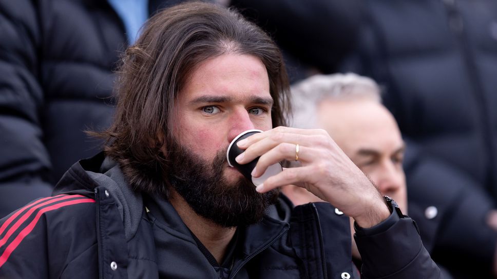 Алисон се е договорил с Ювентус, но не бърза с решението си