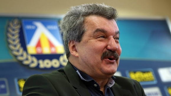 Тодор Батков: Не вярвам Васил Божков да вземе Левски