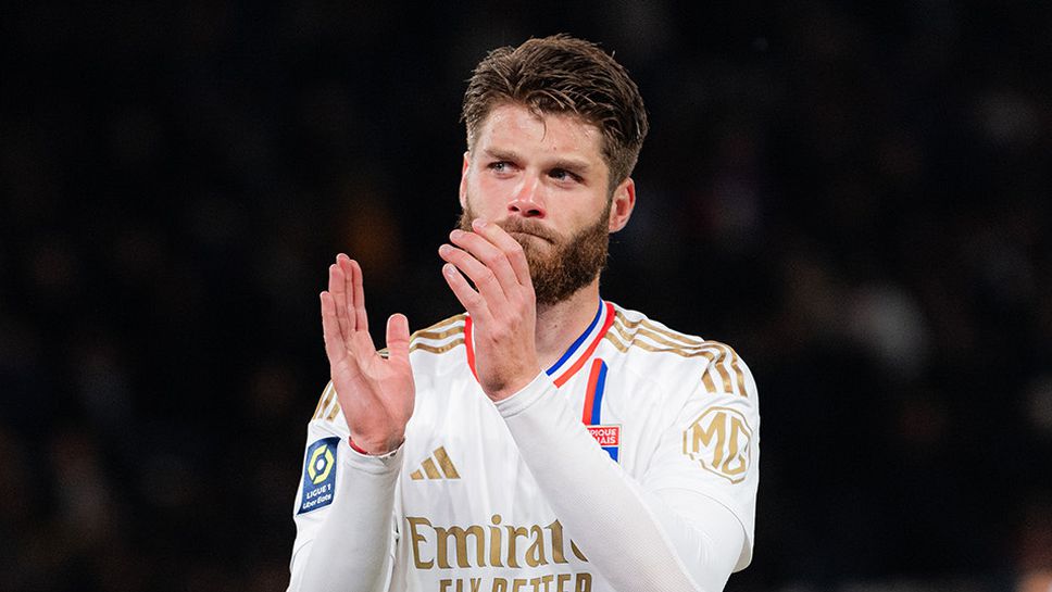 Лион откупи Чалета-Цар