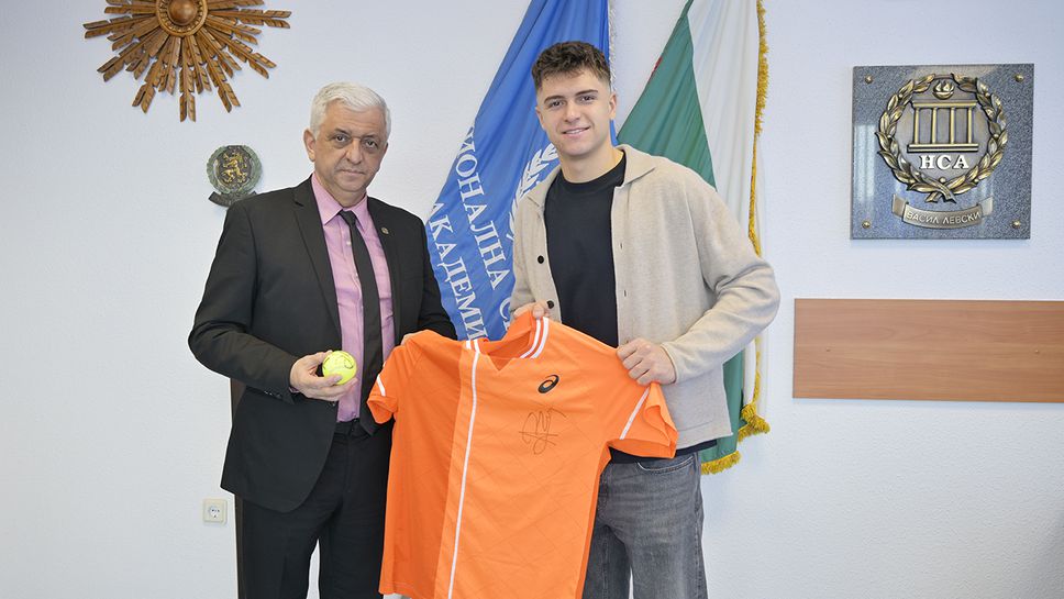 Ректорът на НСА се срещна с таланта Александър Василев