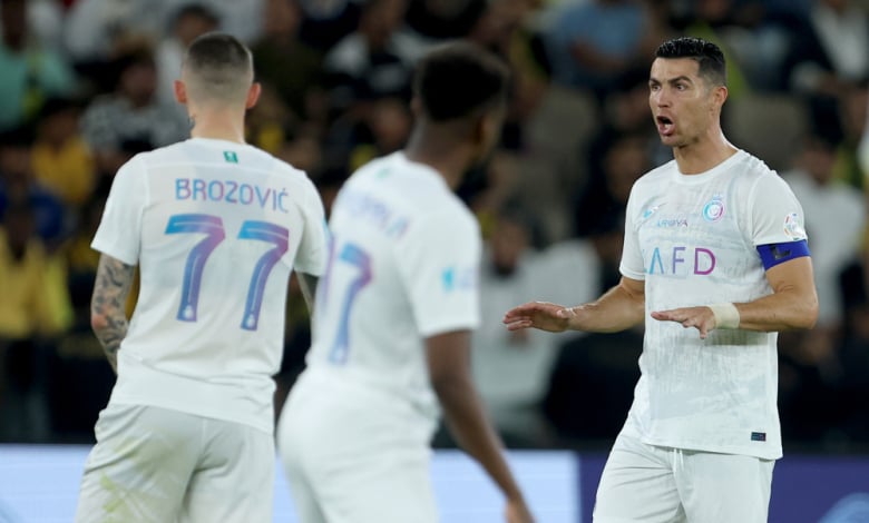 Кристиано Роналдо бесен, скача на бой пред очите на Бербатов