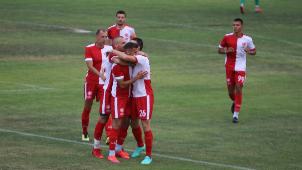 Саяна тръгна с 5:0 за купата на България