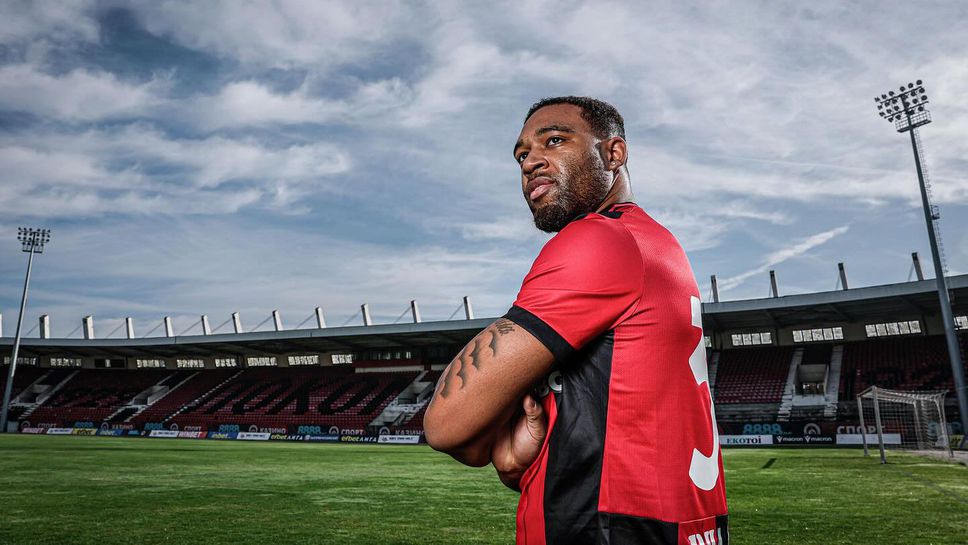 Виза забавя дебюта на Джордан Айб за Локо (София)