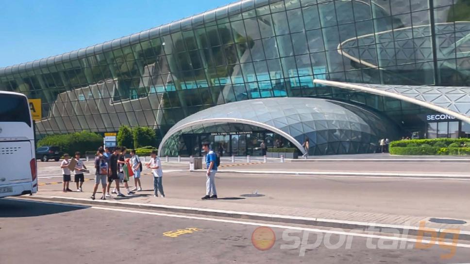 Деца налазиха ЦСКА за автографи